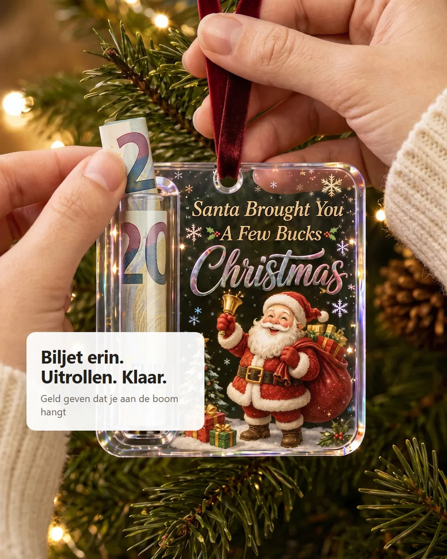 Eén eurobiljet wordt uit de koker van de kerstgeldhanger getrokken