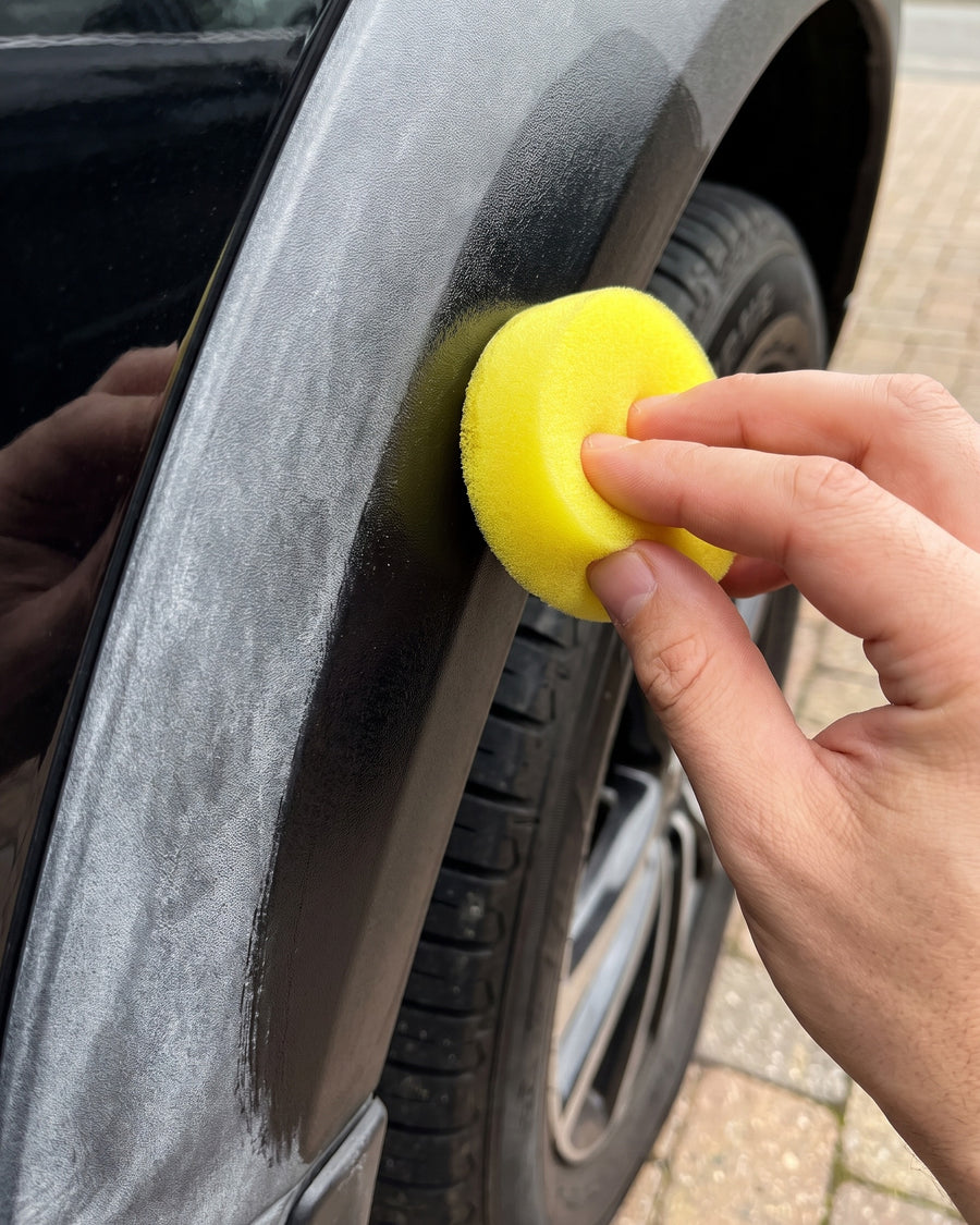 Sponsje maakt de grijze wielkast weer diepzwart