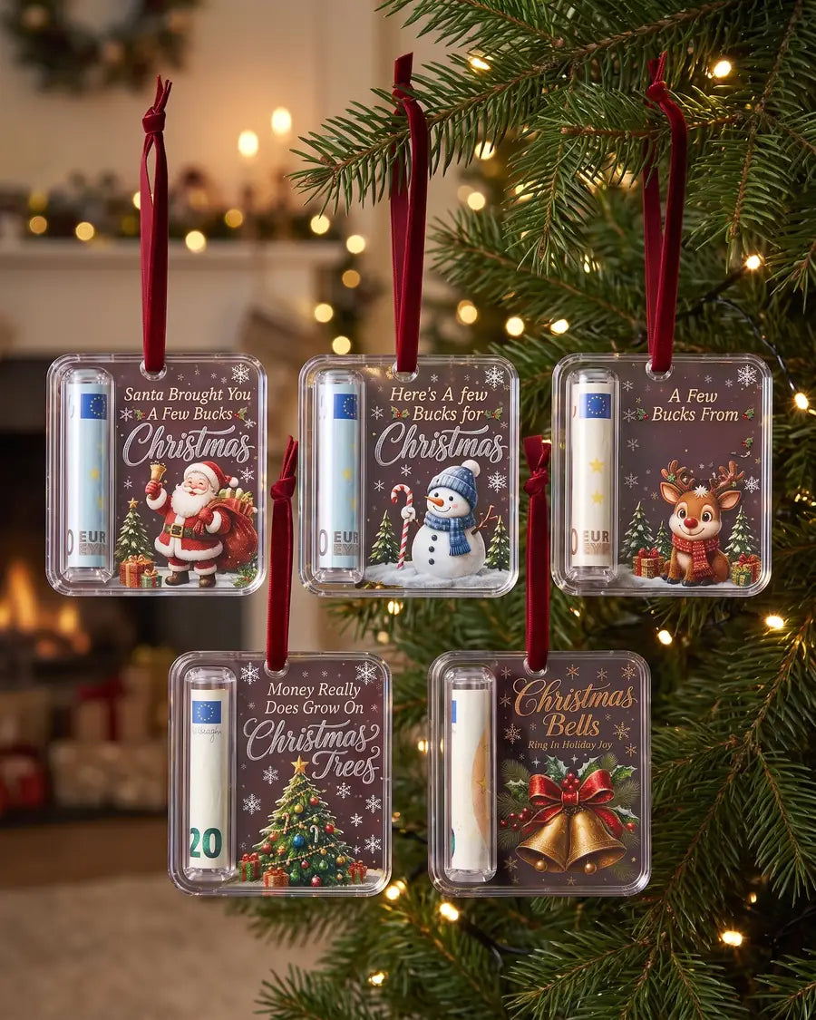 Set van 5 kerstgeldhangers met kerstman, sneeuwpop, rendier, kerstboom en klokken aan de kerstboom